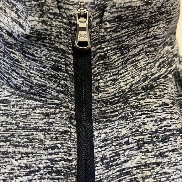 Under Armour Heather Grey Half Zip Pullover Long Sleeve Mock Neck Shirt- Small - Picture 5 of 10